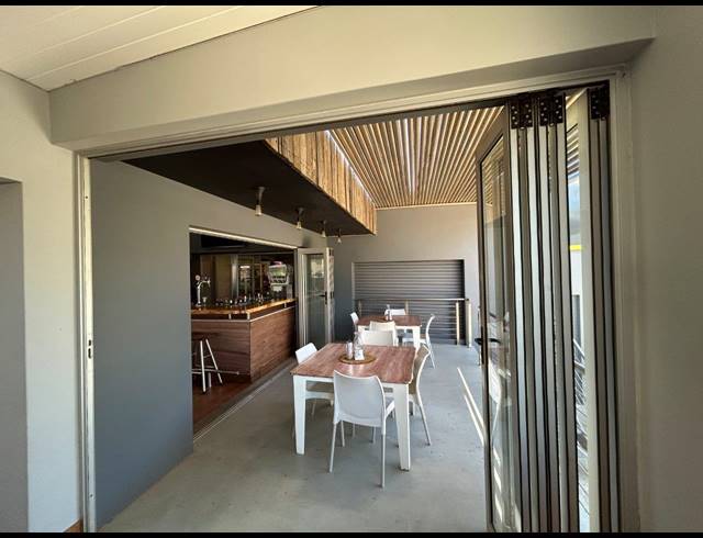 519.50M² BUSINESS FOR SALE IN JEFFREYS BAY CENTRAL